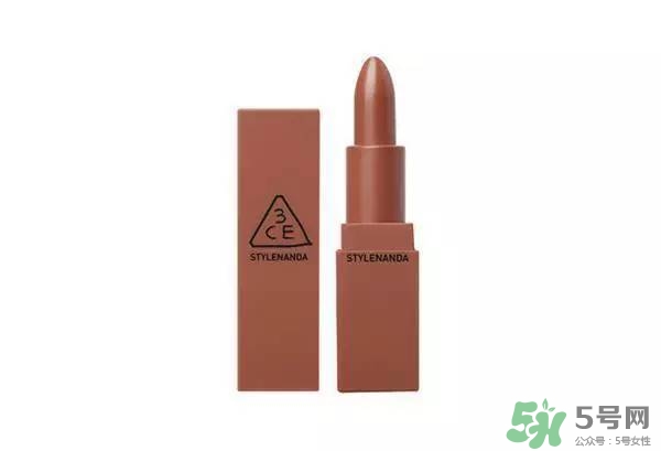 �Ϲ�����ʲô��ɫ���Ϲ��ؿں���ɫ